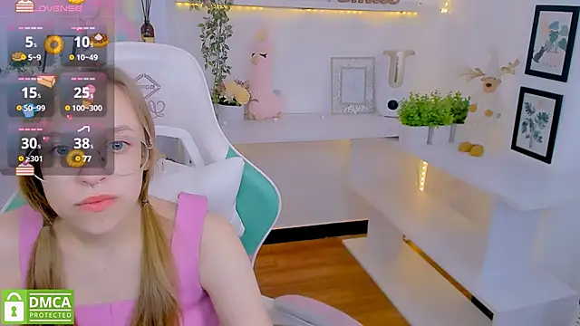 Snapshot of LayriantaVee chatting on February 2025 07:04:02 AM LayriantaVee online show from February 2025 07:04:02 AM