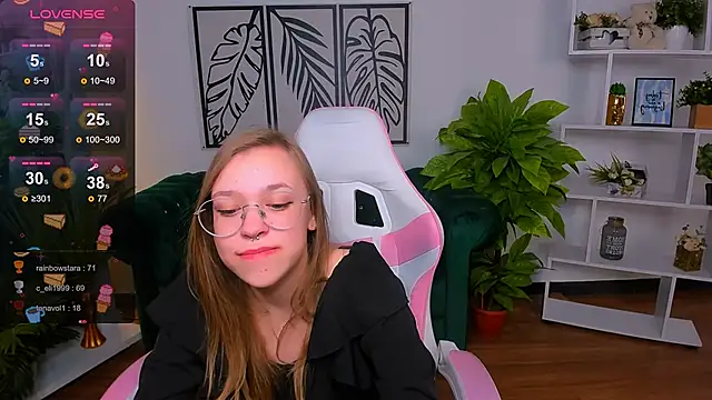 Snapshot of LayriantaVee chatting on February 2025 01:20:01 PM LayriantaVee online show from February 2025 01:20:01 PM