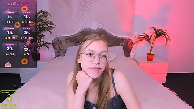 Snapshot of LayriantaVee chatting on February 2025 07:13:01 AM LayriantaVee online show from February 2025 07:13:01 AM