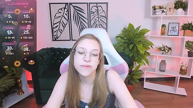 Snapshot of LayriantaVee chatting on February 2025 06:54:01 AM LayriantaVee online show from February 2025 06:54:01 AM