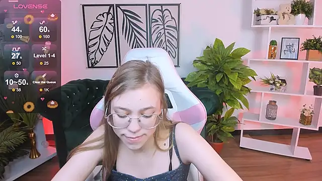 Snapshot of LayriantaVee chatting on February 2025 09:59:02 AM LayriantaVee online show from February 2025 09:59:02 AM