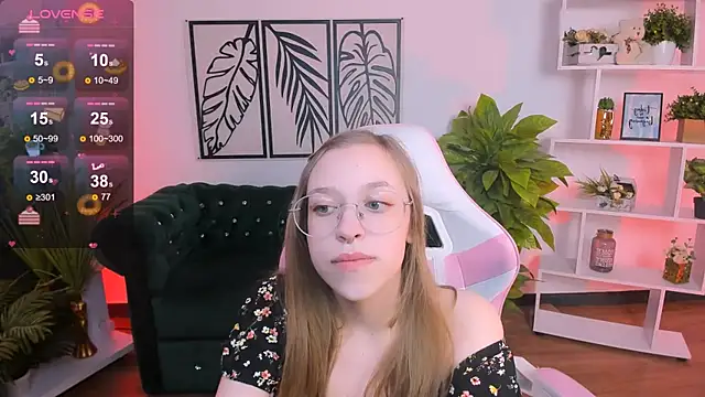 Snapshot of LayriantaVee chatting on February 2025 01:24:01 PM LayriantaVee online show from February 2025 01:24:01 PM