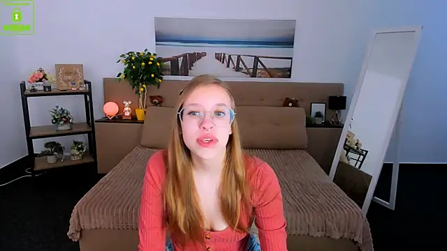 Snapshot of LayriantaVee chatting on March 2025 06:57:01 AM LayriantaVee online show from March 2025 06:57:01 AM