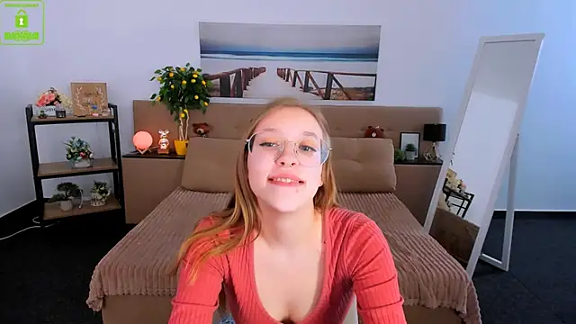 Snapshot of LayriantaVee chatting on March 2025 01:18:01 PM LayriantaVee online show from March 2025 01:18:01 PM