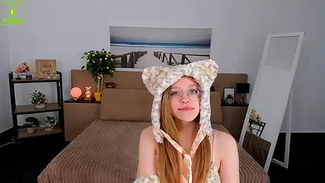 Snapshot of LayriantaVee chatting on March 2025 07:10:01 AM LayriantaVee online show from March 2025 07:10:01 AM