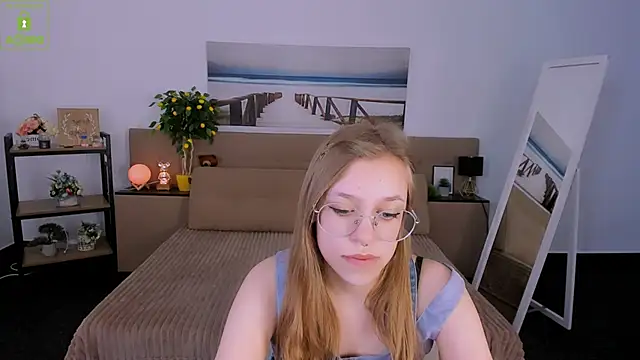 Snapshot of LayriantaVee chatting on March 2025 01:06:02 PM LayriantaVee online show from March 2025 01:06:02 PM