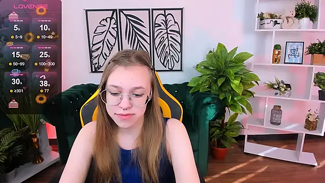 Snapshot of LayriantaVee chatting on March 2025 06:57:02 AM LayriantaVee online show from March 2025 06:57:02 AM