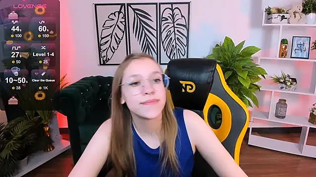 Snapshot of LayriantaVee chatting on March 2025 10:02:01 AM LayriantaVee online show from March 2025 10:02:01 AM