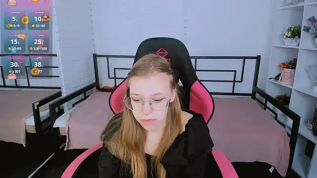 Snapshot of LayriantaVee chatting on March 2025 07:13:02 AM LayriantaVee online show from March 2025 07:13:02 AM