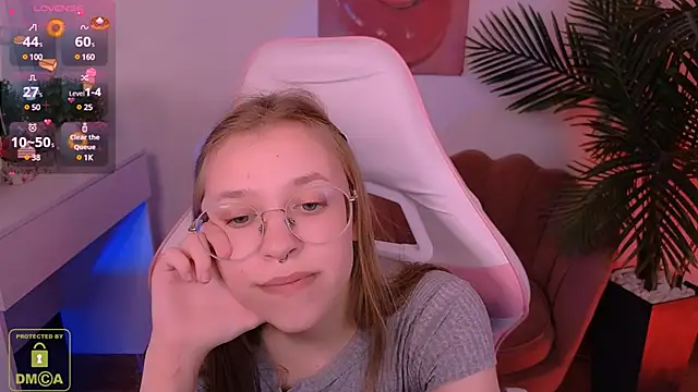 Snapshot of LayriantaVee chatting on March 2025 10:22:02 AM LayriantaVee online show from March 2025 10:22:02 AM