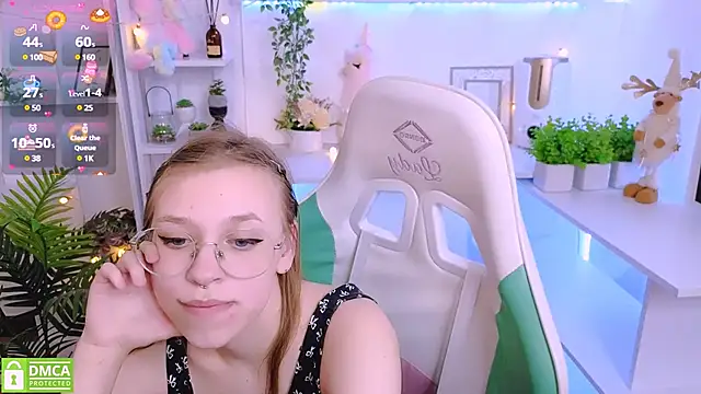 Snapshot of LayriantaVee chatting on March 2025 01:18:01 PM LayriantaVee online show from March 2025 01:18:01 PM