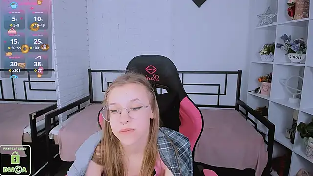 Snapshot of LayriantaVee chatting on March 2025 01:34:02 PM LayriantaVee online show from March 2025 01:34:02 PM