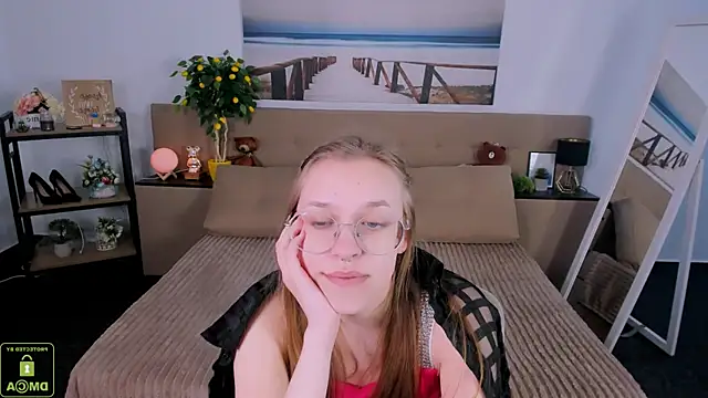 Snapshot of LayriantaVee chatting on March 2025 10:39:01 AM LayriantaVee online show from March 2025 10:39:01 AM