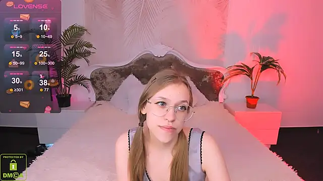 Snapshot of LayriantaVee chatting on March 2025 06:58:02 AM LayriantaVee online show from March 2025 06:58:02 AM