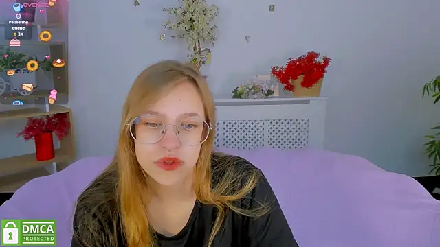 Snapshot of LayriantaVee chatting on September 2025 06:02:02 AM LayriantaVee online show from September 2025 06:02:02 AM