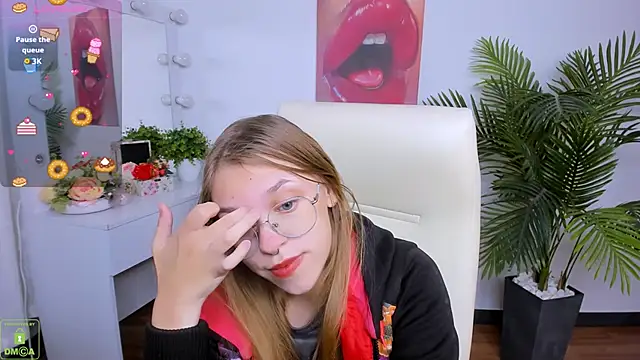 Snapshot of LayriantaVee chatting on September 2025 06:19:02 AM LayriantaVee online show from September 2025 06:19:02 AM