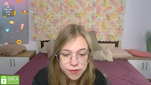 Snapshot of LayriantaVee chatting on October 2025 06:12:01 AM LayriantaVee online show from October 2025 06:12:01 AM