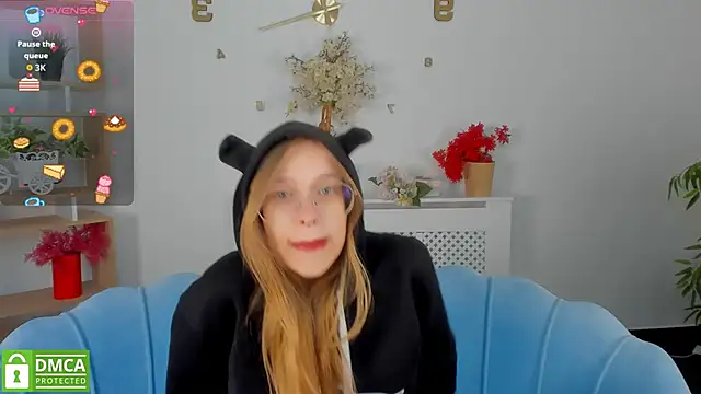 Snapshot of LayriantaVee chatting on October 2025 06:12:02 AM LayriantaVee online show from October 2025 06:12:02 AM