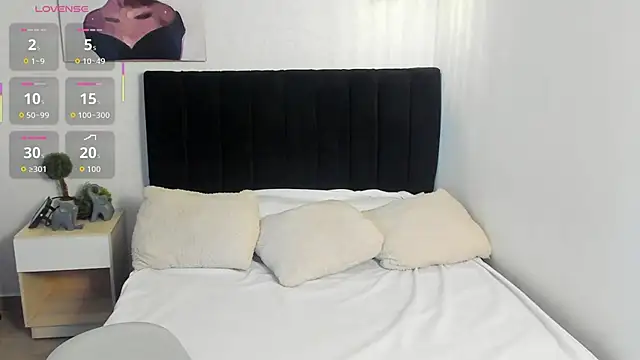 Scarlett  bell online show from September 2025 01:22:01 PM