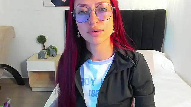 Scarlett  bell online show from September 2025 01:34:01 PM