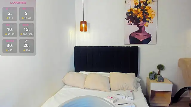 Scarlett  bell online show from October 2025 01:08:02 PM