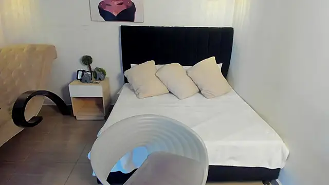 Scarlett  bell online show from October 2025 12:58:01 PM