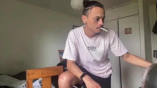 villanocat online show from December 2024 04:28:01 PM