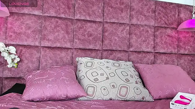 Snapshot of Liah_Grey8 chatting on February 2025 08:45:02 PM Liah Grey8 online show from February 2025 08:45:02 PM