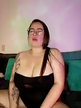 Snapshot of soofy__ chatting on January 2025 02:48:02 AM soofy online show from January 2025 02:48:02 AM