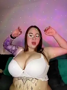 Snapshot of soofy__ chatting on October 2025 02:09:01 AM soofy online show from October 2025 02:09:01 AM