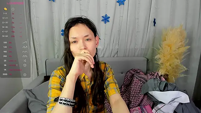 Emily Strikeee online show from December 2024 10:18:01 AM