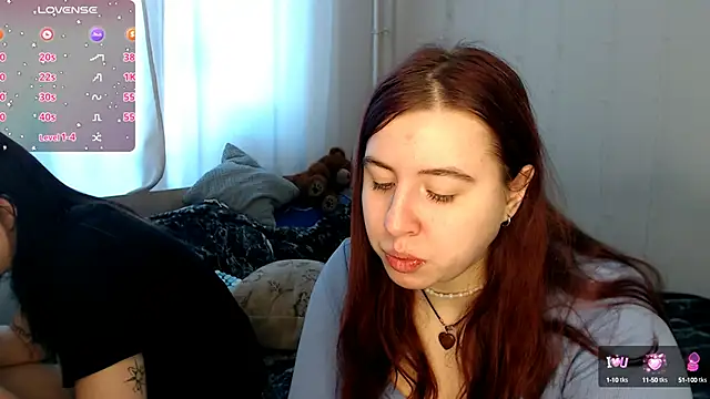 Snapshot of BettyandRich_ chatting on February 2025 08:48:02 AM BettyandRich online show from February 2025 08:48:02 AM