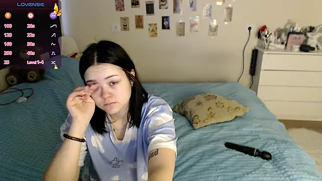 Snapshot of BettyandRich_ chatting on October 2025 08:46:01 AM BettyandRich online show from October 2025 08:46:01 AM