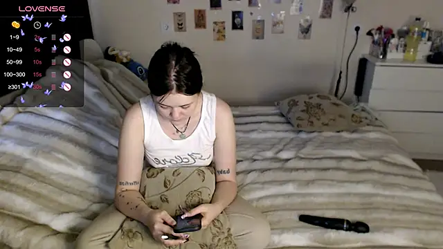 Snapshot of BettyandRich_ chatting on November 2025 08:25:02 AM BettyandRich online show from November 2025 08:25:02 AM