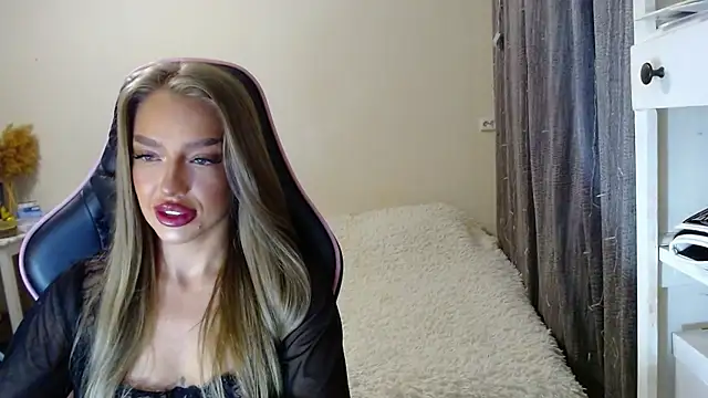 Snapshot of lonely_dreamm chatting on January 2025 02:08:02 PM lonely dreamm online show from January 2025 02:08:02 PM