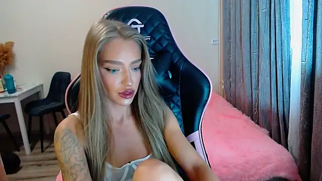 Snapshot of lonely_dreamm chatting on February 2025 10:13:02 AM lonely dreamm online show from February 2025 10:13:02 AM