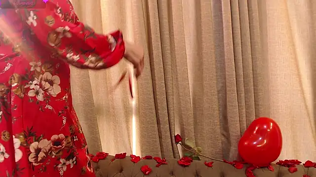 Snapshot of JennieRosse chatting on February 2025 01:18:02 PM JennieRosse online show from February 2025 01:18:02 PM