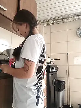 Tefannyy  online show from April 2026 06:06:02 PM