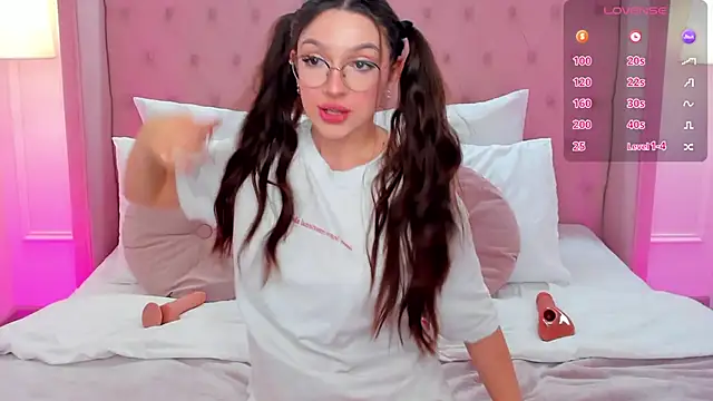 GiaCale online show from March 2025 08:31:02 PM