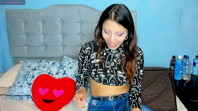 Selenakyle92  online show from January 2025 08:33:01 PM