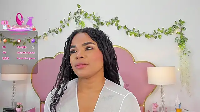 NahiaraReina online show from September 2025 01:33:02 PM