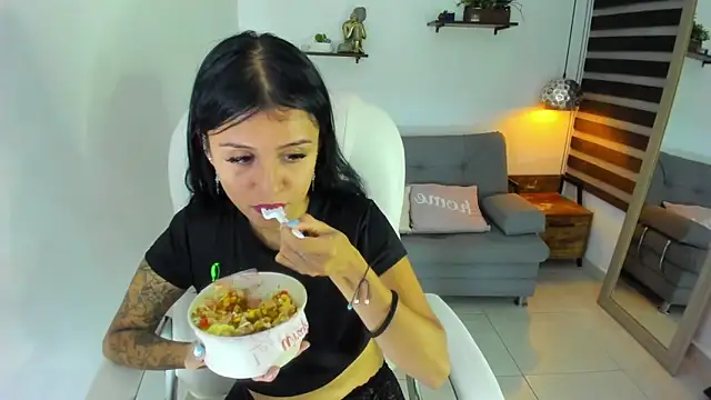 yenny garcia online show from September 2025 05:35:02 PM