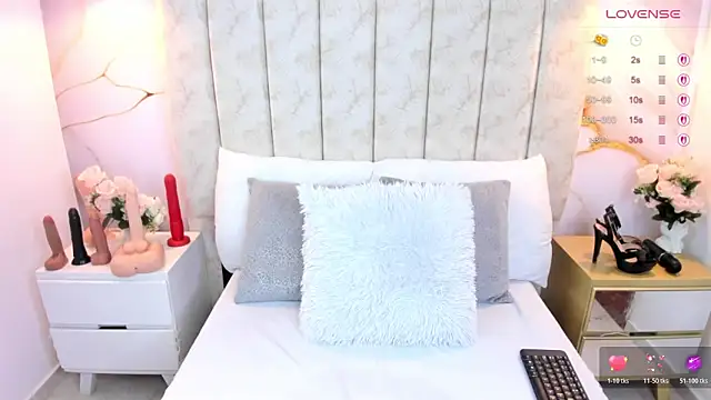 Snapshot of LauraSmith-01 chatting on December 2025 06:45:01 PM LauraSmith-01 online show from December 2025 06:45:01 PM