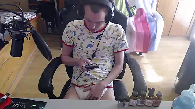 Snapshot of BabyDracoDarkfang chatting on April 2026 01:53:02 PM BabyDracoDarkfang online show from April 2026 01:53:02 PM