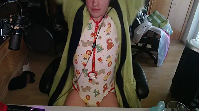 Snapshot of BabyDracoDarkfang chatting on April 2026 06:38:01 AM BabyDracoDarkfang online show from April 2026 06:38:01 AM