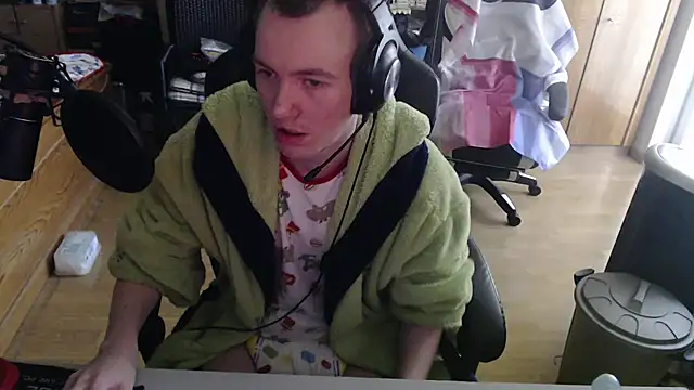 Snapshot of BabyDracoDarkfang chatting on April 2026 10:36:01 AM BabyDracoDarkfang online show from April 2026 10:36:01 AM