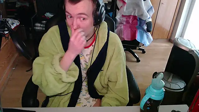 Snapshot of BabyDracoDarkfang chatting on April 2026 08:50:02 AM BabyDracoDarkfang online show from April 2026 08:50:02 AM
