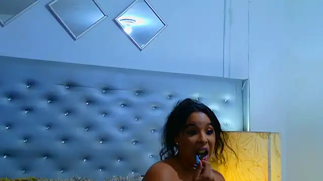 Snapshot of EileenBenzon chatting on July 2026 03:29:01 PM EileenBenzon online show from July 2026 03:29:01 PM