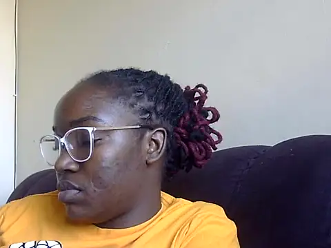 Snapshot of Chichii- chatting on April 2026 11:47:02 AM Chichii- online show from April 2026 11:47:02 AM