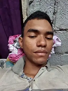 Reynold2608 online show from November 2025 05:41:01 PM